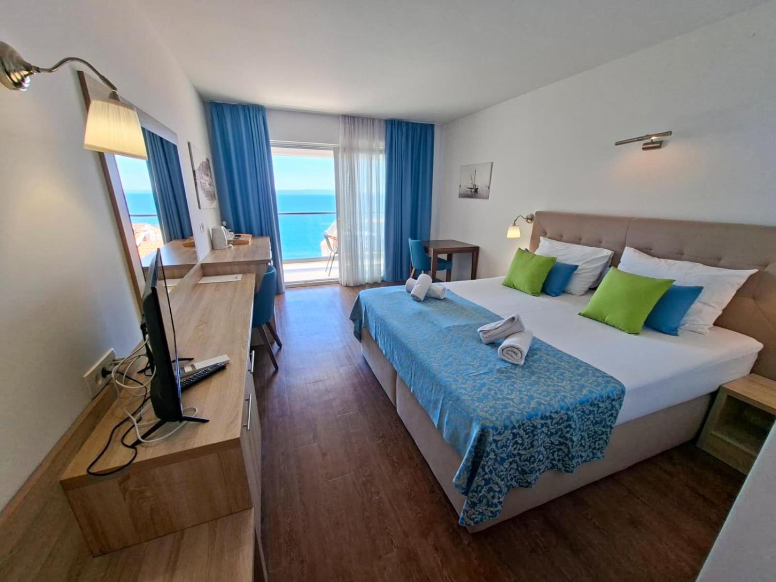 Doppelzimmer mit Balkon und Meerblick